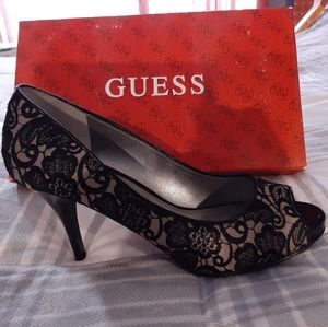 Guess dress heals
